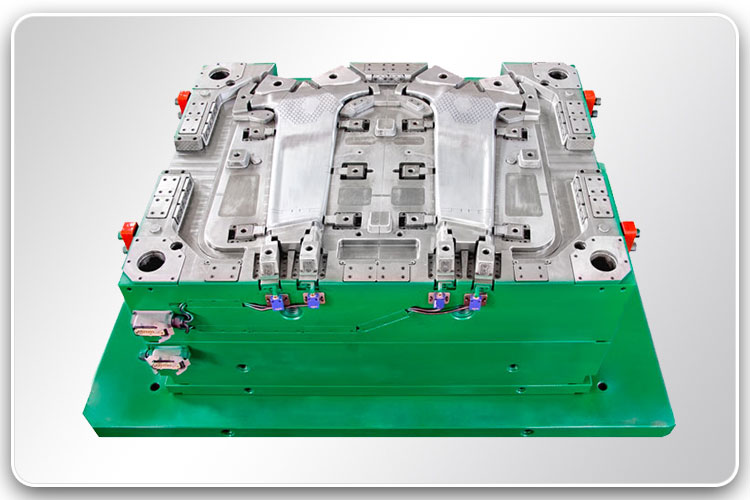 Vstřikovací forma na plasty pro automobilové díly 1-1