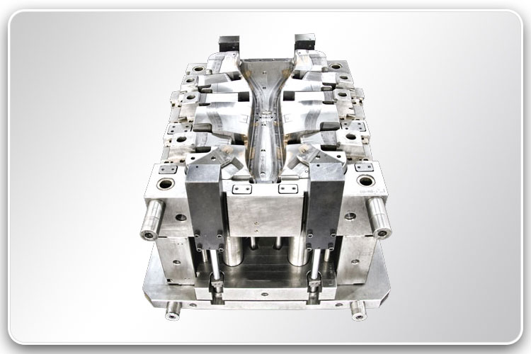 Vstřikovací forma na plasty pro automobilové díly 5-2